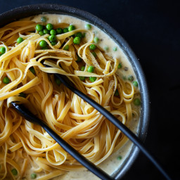 Butter-Less Alfredo with Peas