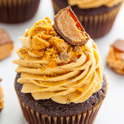Butterfinger Chocolate Cupcakes
