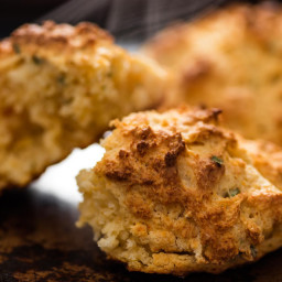 buttermilk-drop-biscuits-with-garlic-and-cheddar-recipe-2957566.jpg