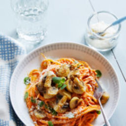 Butternut pasta with tomato sauce and garlic mushrooms