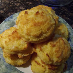 buttery-garlic-and-sharp-cheddar-biscuits-low-carb-1317732.jpg