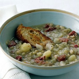 cabbage-and-white-bean-soup-2241097.jpg
