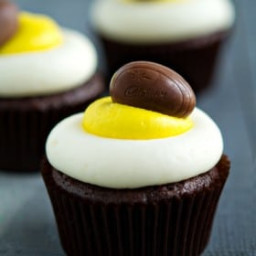 cadbury-creme-egg-cupcakes-2148817.jpg