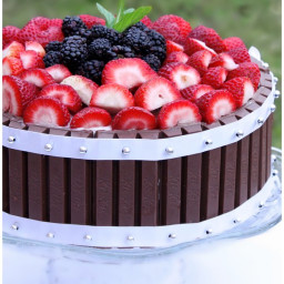 Cake with berries and KitKat