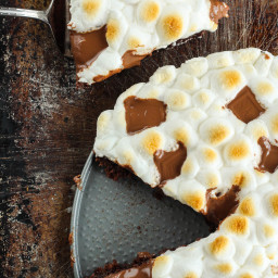 Campfire Inspired S'mores Dessert Pizza