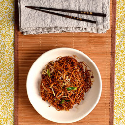 cantonese-style-stir-fried-noodles-2444661.jpg