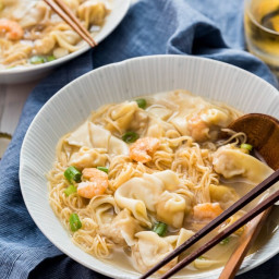Cantonese Wonton Noodle Soup (港式云吞面)