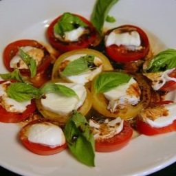 caprese-salad-mozzarella-basil-toma-2.jpg