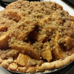 Caramel Apple Pie With Crunchy Crumb Topping