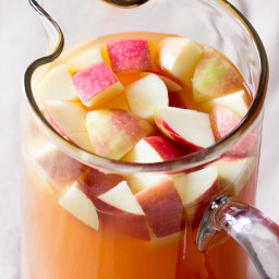 caramel-apple-sangria-recipe-0062e5.jpg