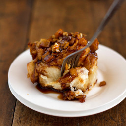 Caramel Rolls with Apples and Walnuts