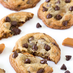 caramel-stuffed-chocolate-chip-cookies-1311997.jpg