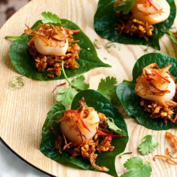 Caramelised scallop miang (betel leaves)