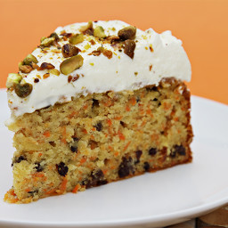 Carrot cake with cardamom, currants & ginger-crème fraîche Chantilly