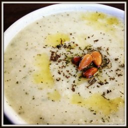 cauliflower-soup-with-dried-mint-and-toasted-pine-nuts-1360912.jpg