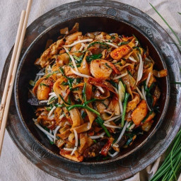 Char Kway Teow (Malaysian Noodle Stir-fry)