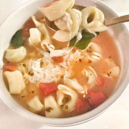 Cheese and Spinach Tortellini Soup
