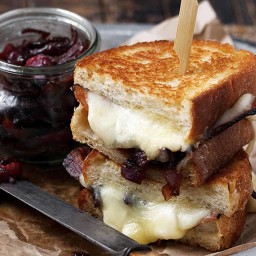 cheese-curd-grilled-cheese-with-bacon-onion-marmalade-2921394.jpg