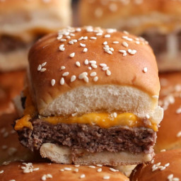 cheeseburger-sliders-recipe-by-tasty-2204377.jpg