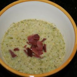 Cheesy Broccoli & Quinoa Soup