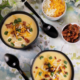 Cheesy Cauliflower Soup with Bacon