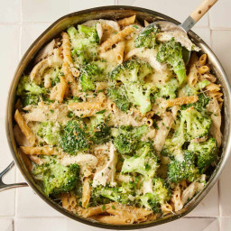 Cheesy Chicken & Broccoli Alfredo Skillet Casserole