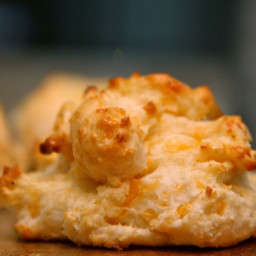 cheesy-garlic-biscuits-3.jpg