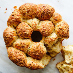 Cheesy Garlic-Potato Monkey Bread