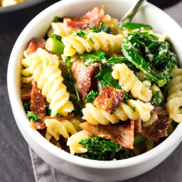 Cheesy Pasta with Bacon and Kale