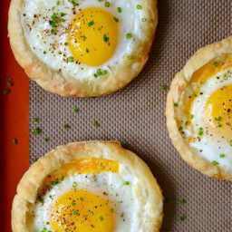 cheesy-puff-pastry-baked-eggs-1798200.jpg