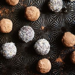 cherry-and-chocolate-truffles-1804148.jpg