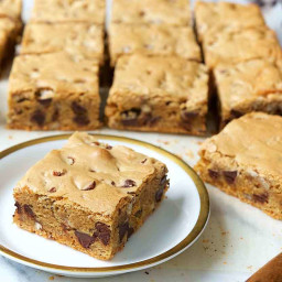 Chewy Chocolate Chip Cookie Bars