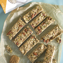 Chewy Trail-Mix Granola Bars