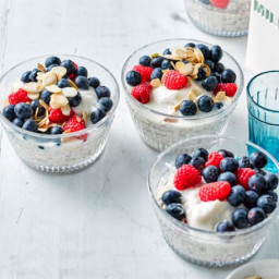 Chia and almond overnight oats