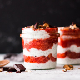 Chia-Pudding mit Joghurt und Erdbeer-Püree