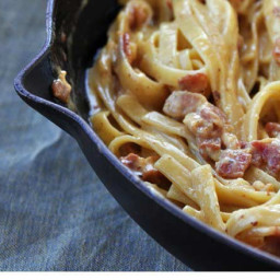 Chicken and bacon carbonara with cheese