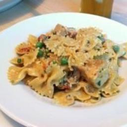 Chicken and Farfalle with roasted garlic sauce
