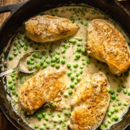 Chicken and Green Peas in Cream Sauce