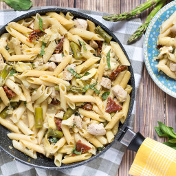 Chicken Artichoke Pasta with Asparagus and Sun-Dried Tomatoes