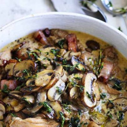 Chicken braised with mushroom and thyme