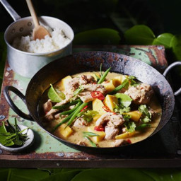 Chicken curry with lime leaf, lemongrass and mango