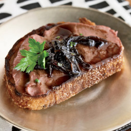 chicken-liver-toasts-with-shallot-jam-1334936.jpg
