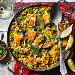 Chicken paella with squid and beans