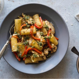 Chicken rigatoni with pesto and roasted red peppers