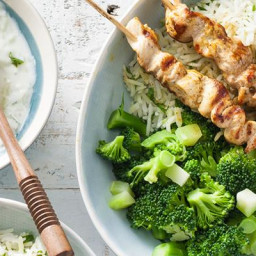 Chicken Skewers with Broccoli and Yogurt Sauce