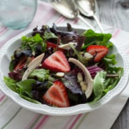 chicken-strawberry-toasted-almond-salad-2130186.jpg
