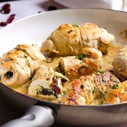 chicken-stuffed-with-brie-spinach-and-cranberries-2501427.jpg