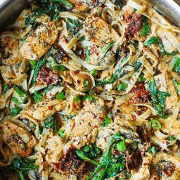 Chicken Pasta with Sun-Dried Tomatoes and Spinach in a Creamy Cauliflower S