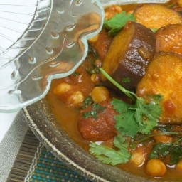 Chickpeas and spinach with honeyed sweet potato