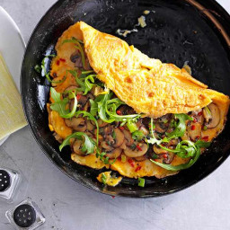 Chilli, cheese and garlic mushroom omelette
